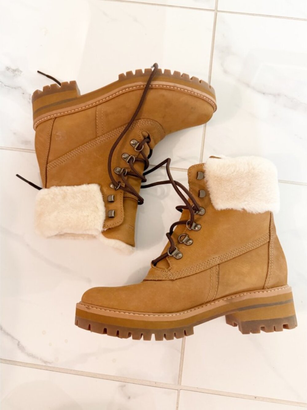 TIMBERLAND WOMEN'S COURMAYEUR VALLEY 6-INCH WATERPROOF FAUX-FUR BOOTS - Picture 5 of 8